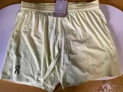 新品 On オン ランニングショーツ Mサイズ タグ付き