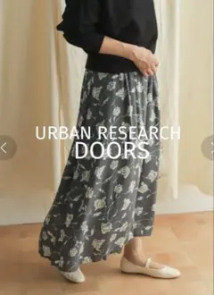 URBAN RESEARCH DOORS レーヨン花柄スカート