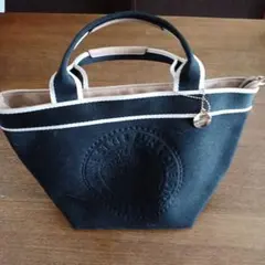 ブラック フェルト ハンドバッグ ロゴ付き