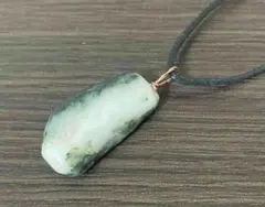 超特価！6,800円が3,400円！「翡翠ペンダント」自然の川磨き一点物！
