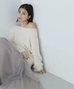 ナチュラルビューティーベーシック　シャギーニット　オフショルダー