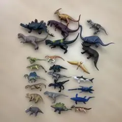 アニア　ダイソー　恐竜フィギュアセット シルバーティラノ入り