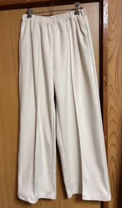 ラジェム　オフホワイト ワイドパンツ サイドポケット付き