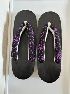 黒い木製下駄 桜の花柄