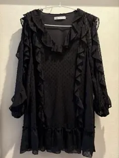 ZARAドット柄フリル付き黒ワンピース