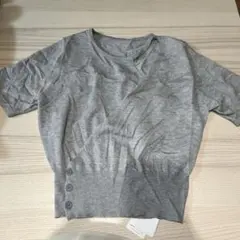 グレー 半袖ニット ボタン付き