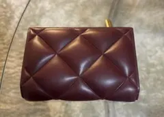 CHARLES & KEITH 二つ折り財布 ボルドー キルティング　美品のサムネイル