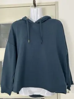 フード付き パーカー