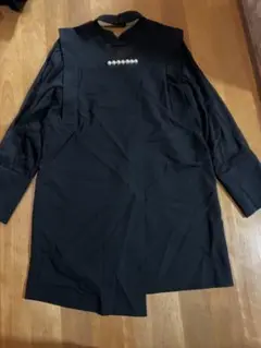 黒の長袖ハイネックシャツ