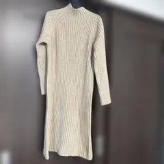 カシミヤ入りリブ編みハイネック長袖ニットワンピース