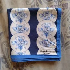 キンロック 青い花柄ハンカチ