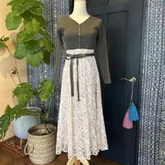 JILL by JILLSTUART グレーと白のレースドレス