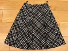 any SiS黒と白のチェック柄フレアスカート