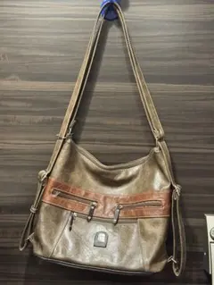 2way多ポケットショルダーバッグ／リュックにも変身OK 大容量＆便利デザイン