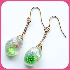 No.210 ハンドメイド　ピアス　レジン　オーロラ　緑　可愛い　花