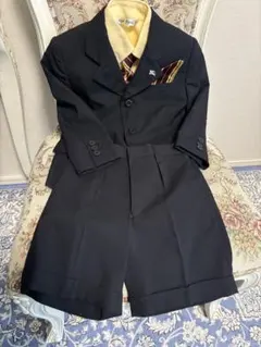 ほぼ未使用 バーバリー 110サイズ スーツ ピンバッジ付き 5点子供フォーマル