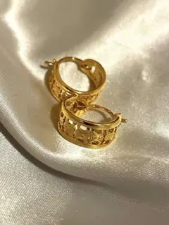 トリオンフ ピアス(両耳用)