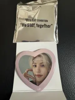StrayKids EXHIBITION 展覧会 缶バッジ ハン - メルカリ