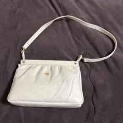 ホワイトレザーショルダーバッグ