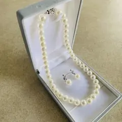 パールイヤリングネックレスセット箱付き 9㎜45㎝