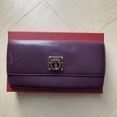 Salvatore Ferragamo 長財布 ガンチーニ ワインレッド箱付 - メルカリ