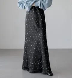 あ*り様 ローリーズファーム　ストレッチサテンスカート　ブラック系