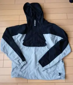 adidas フード付きウィンドブレーカー 　xs