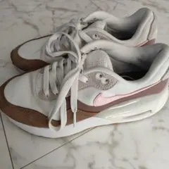 Item thumbnail for item 96ca78b8-c6f3-4d0a-b53d-12ee4ec6594b