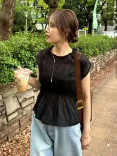 Thevon ゼヴォン シャーリングシアーフレンチブラウス ブラックのサムネイル