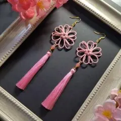 【和風】八重菊結びとタッセルのピアス（イヤリング）（薄ピンク）【チャイナ】