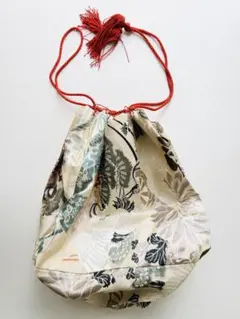 【帯リメイク品】和柄 巾着袋 鶴 花柄 赤紐 和装バッグ 小物入れ　巾着バッグ