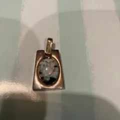 ペンダントトップ　オパール
