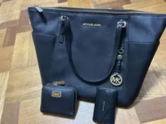 MICHAEL KORS ブラックレザーショルダーバッグと財布セット