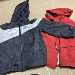 フード付きジャケット 黒と赤