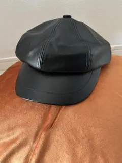 黒いキャスケット