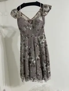 花柄刺繍オフショルダーミニドレス
