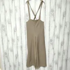 GU ジーユー (M)　サロペットワイドパンツ　ポケットあり