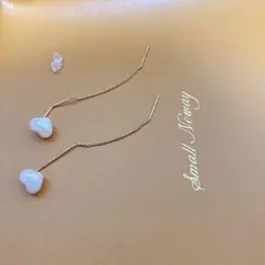 ハート型オパール風ロングピアス