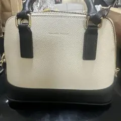 ハンドバッグ ベージュと黒のコンビネーション