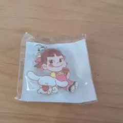 PECO✕サンリオキャラクターズ　アクリルチャーム　シナモンロール