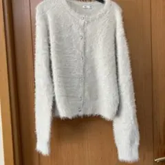 GU アイボリーシャイニークルーネックカーディガン