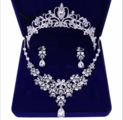 新品セット 3点 ティアラ ・ネックレス・ピアス前撮り結婚式 ブライダル