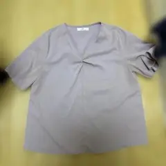 MEW'S REFINED CLOTHES Vネック タック入り シャツ