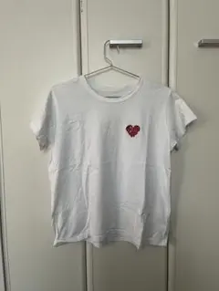 ホワイトTシャツ 赤いハート刺繍