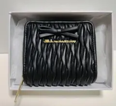 ジルバイジルスチュアート ミニリボンパフィウォレット ブラックのサムネイル