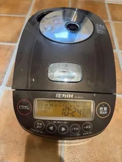 ジャンク品】ZOJIRUSHI 圧力IH炊飯器 NW-JU10 本体 - メルカリ