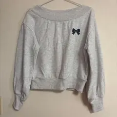 e m sリボン刺繍オフショルダースウェット グレー