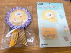 BT21 スタンド付きアクリルプレート/ フリル付きぬいぐるみバッジ【おまけ付】