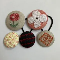 お得セット♪ 花刺繍ビーズブローチ　刺し子ヘアゴム　くるみボタン5個セット　秋冬