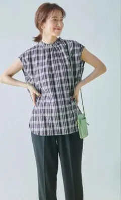 エニィファンクション　ノースリブラウスのサムネイル